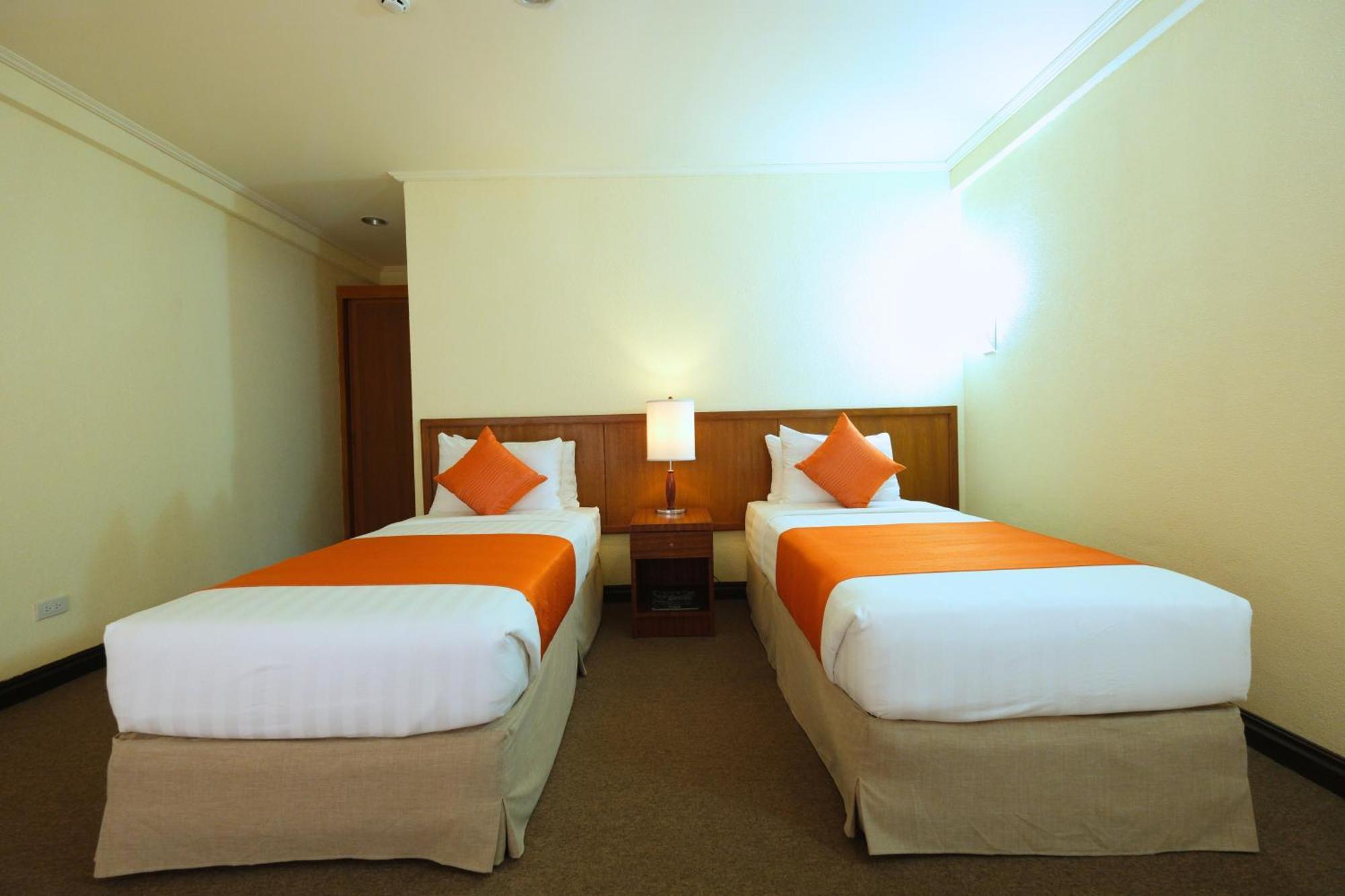 The Suites At Mount Malarayat Lipa City Exterior foto