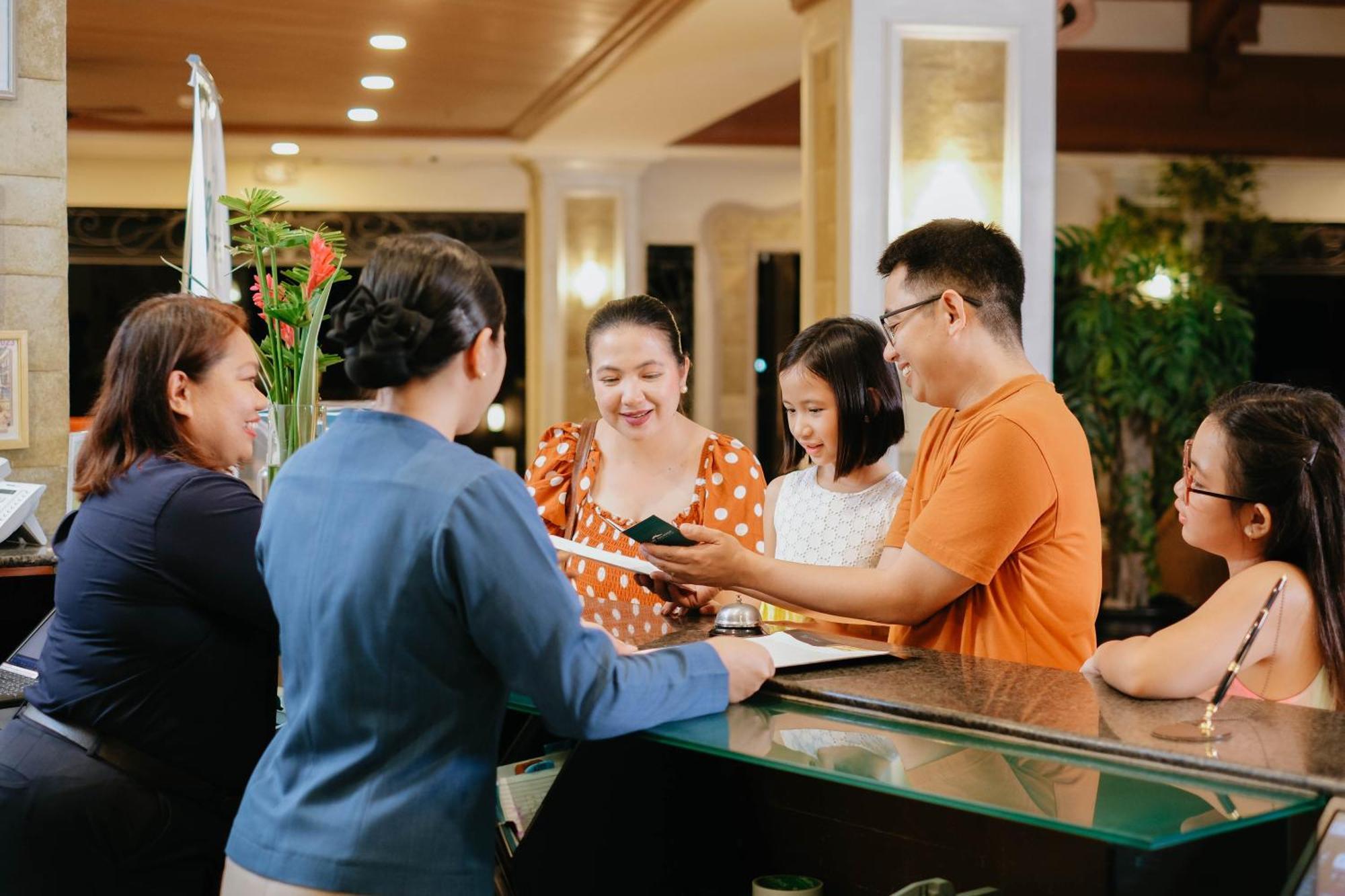 The Suites At Mount Malarayat Lipa City Exterior foto