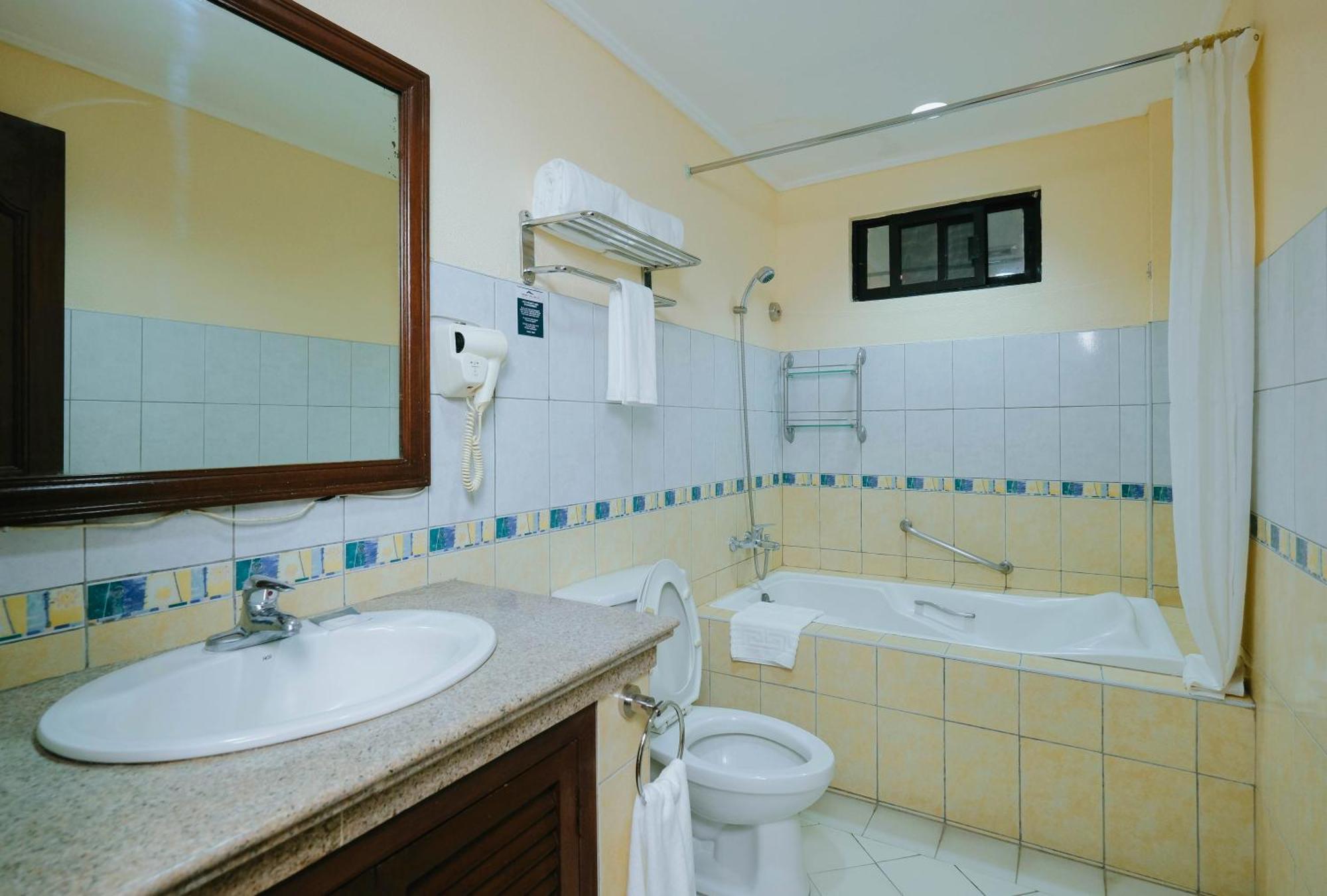 The Suites At Mount Malarayat Lipa City Exterior foto